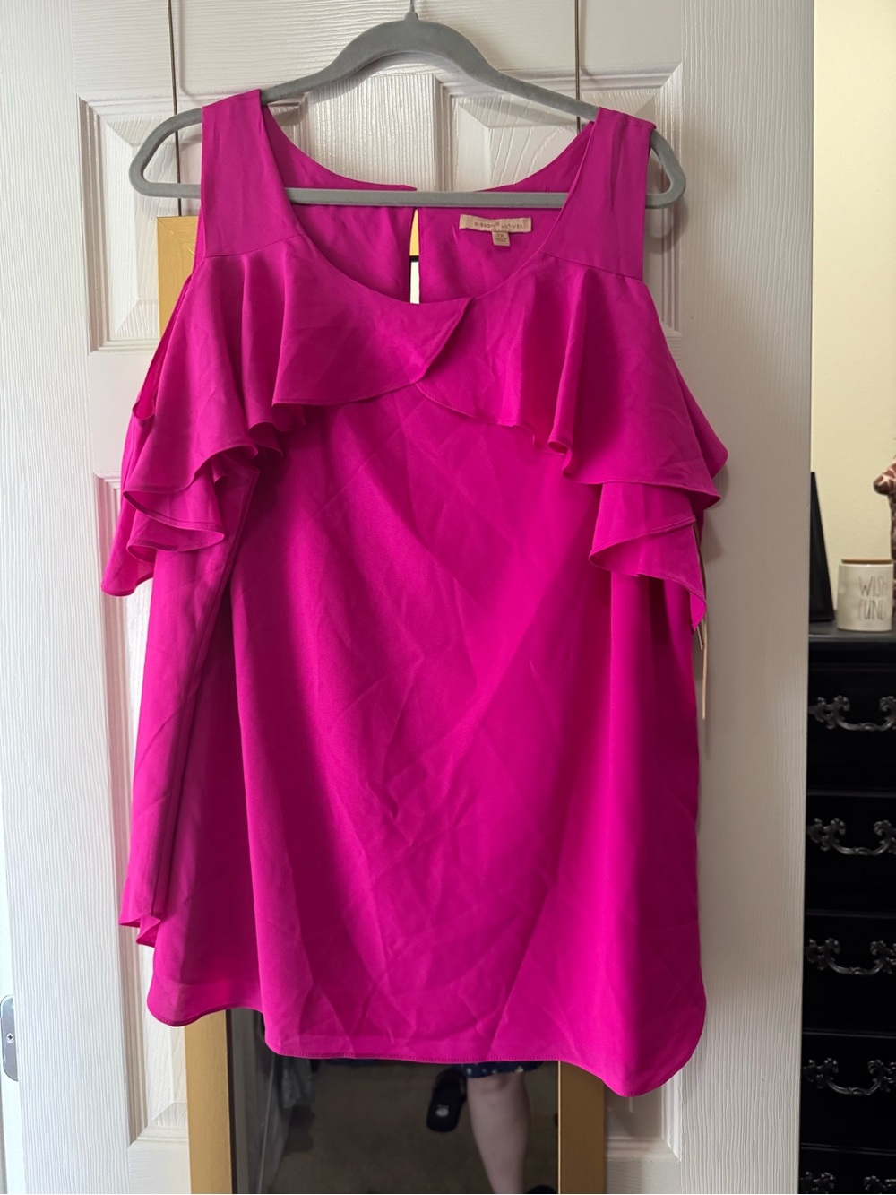 NWT Ruffled Cold Shoulder Women's Top - Fuchsia 2XL